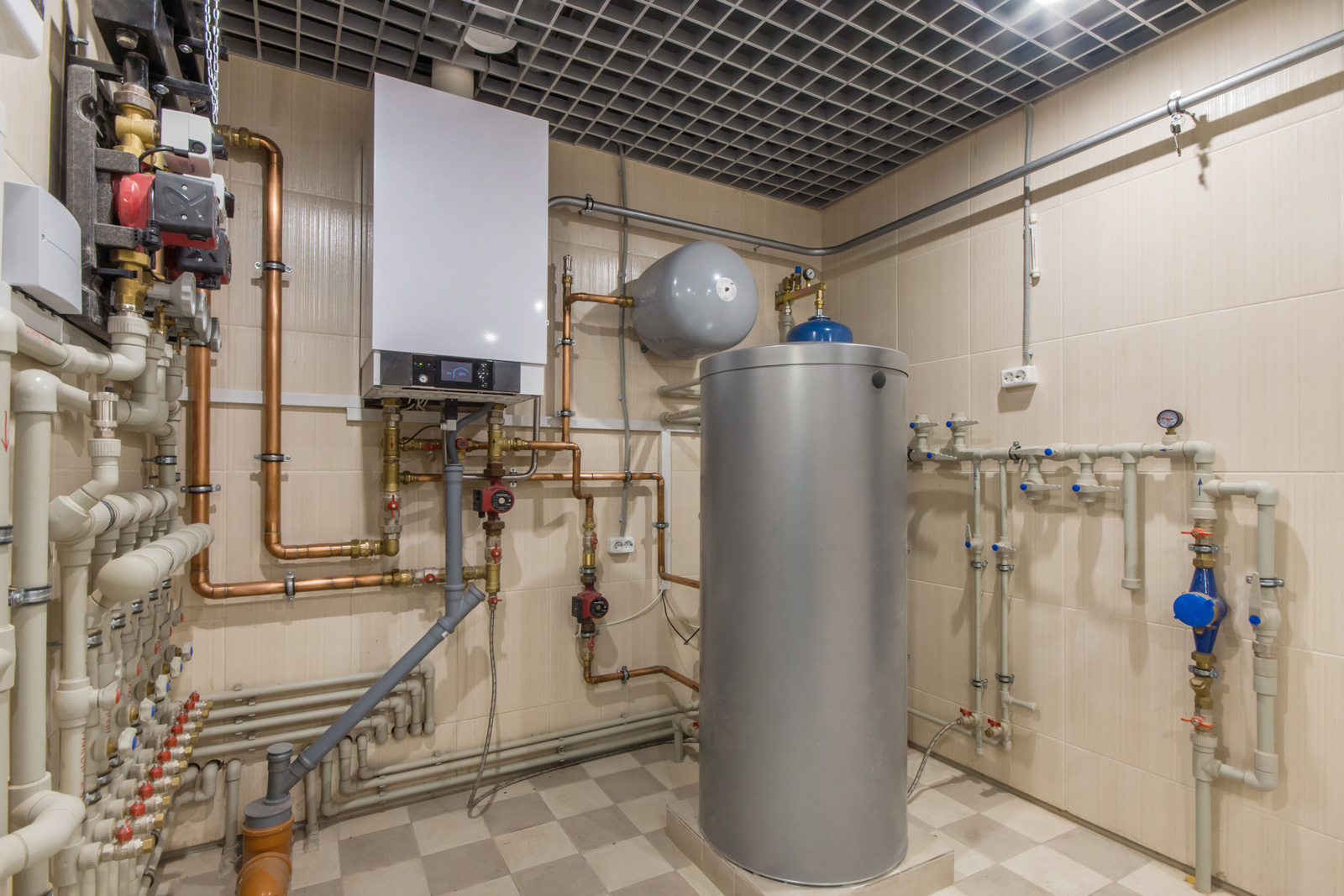 Sanitär- und Heizungsbauer in Landshut montiert Heizungen und Wasseraufbereitungsanlagen.